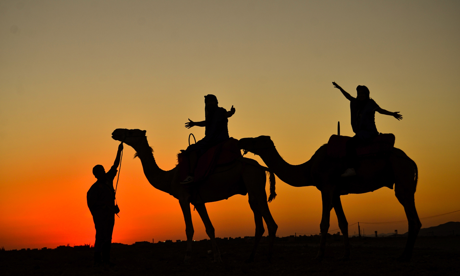 Paseo en camello al atardecer - Experiencia única en el Sahara marroquí